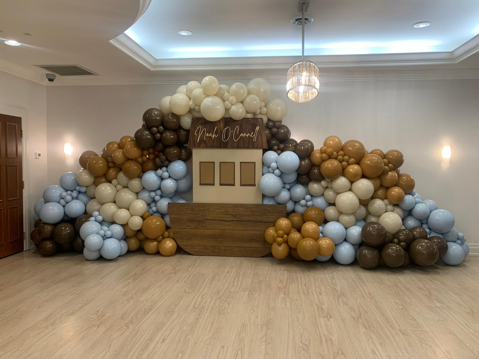 Safari ark balloon scene